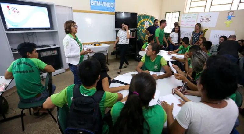 Pé-de-Meia paga nova parcela de R$ 200 nesta segunda-feira (6); confira quem recebe e o calendário