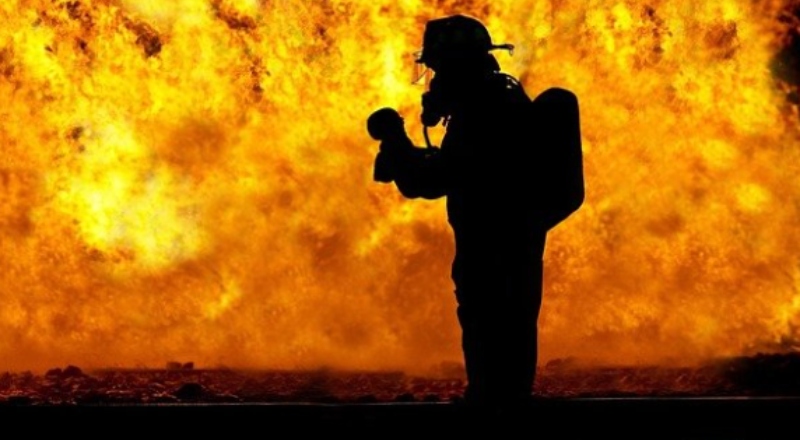 Incêndio criminoso: Casal é preso após atear fogo em lixo e colocar casas em risco no Careiro Castanho