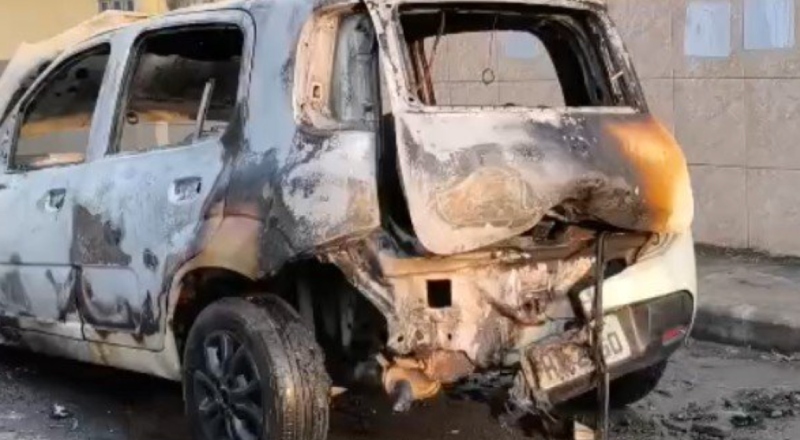 Carro de aplicativo pega fogo durante corrida após vazamento de gás no Aleixo