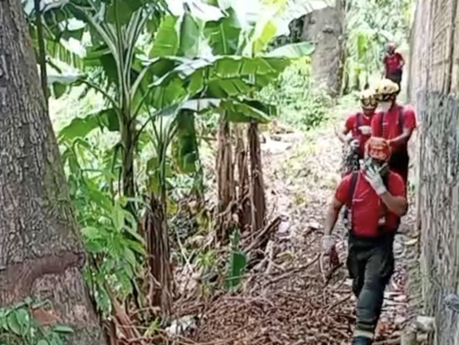 Urgente: homem ainda não identificado é encontrado m0rto em igarapé de Manaus; veja vídeo