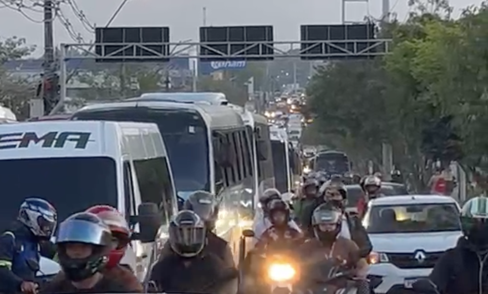 URGENTE: Greve paralisa transporte de trabalhadores e afeta Distrito Industrial de Manaus; veja vídeo
