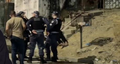 Veja momento que homem é morto a tiros na porta de casa no bairro Lírio do Vale; cenas fortes