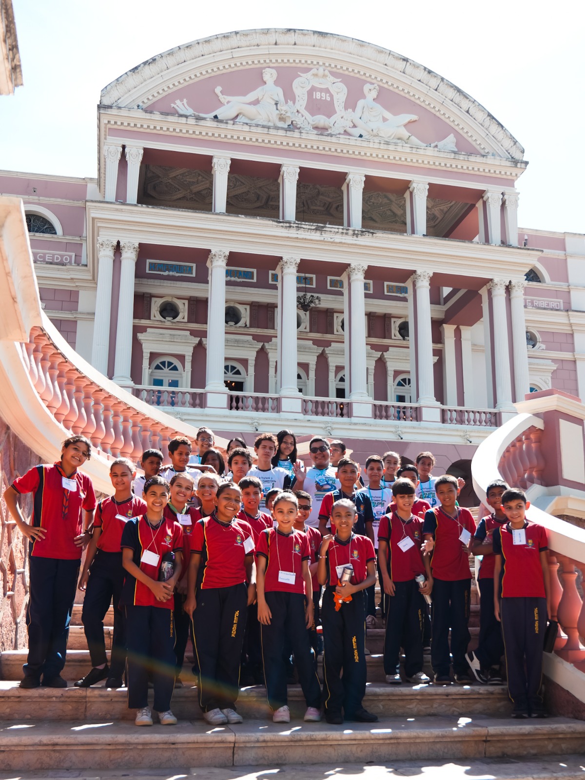 Reconhecido como Patrimônio Mundial pela Unesco, Teatro Amazonas vira sala de aula para estudantes da rede pública de Manaus