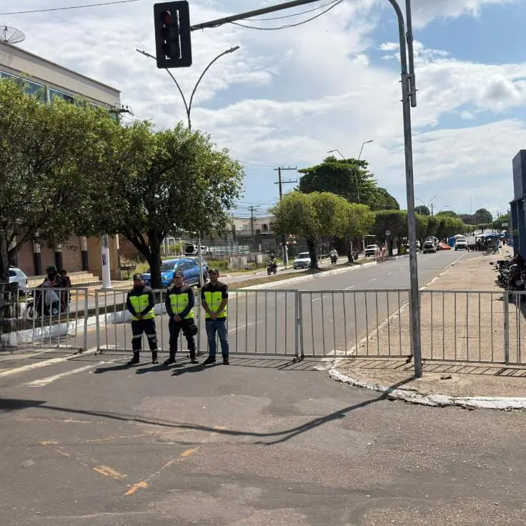 INTRANS reforça fiscalização e orienta motoristas durante festival no Parque do Ingá, em Manacapuru