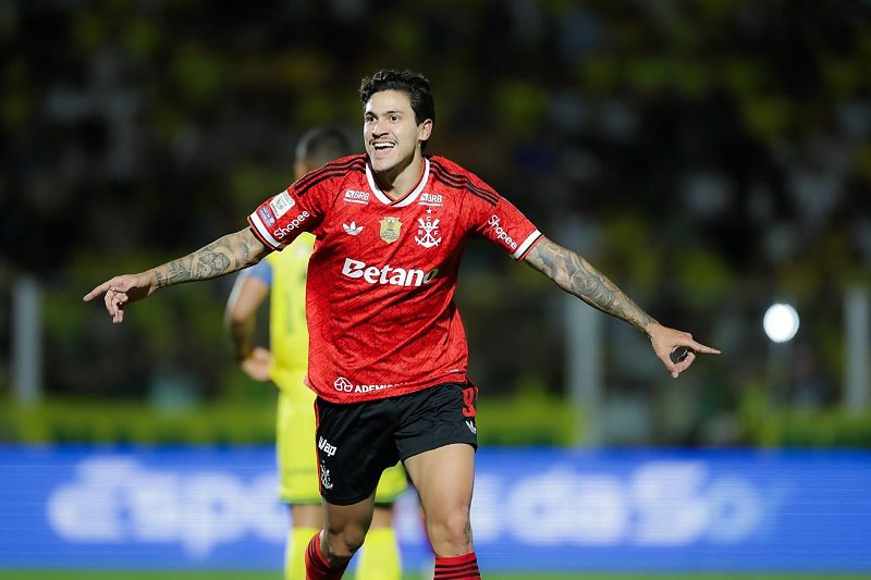 Flamengo goleia Mirassol e encosta no Palmeiras na briga pela liderança do Brasileirão