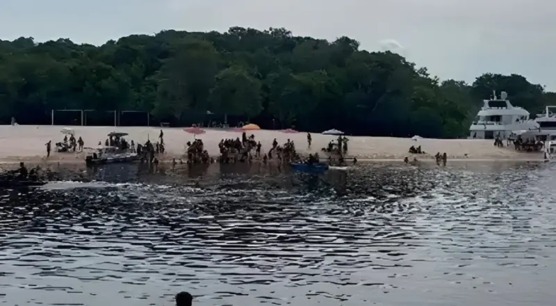 Homem morre afogado após ser atingido por jet ski na Praia do Tupé