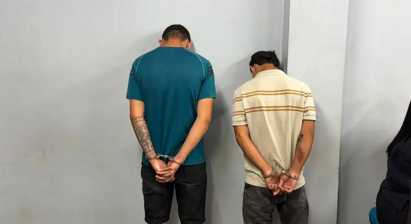 Dupla é presa por roubo de celulares na ZL de Manaus