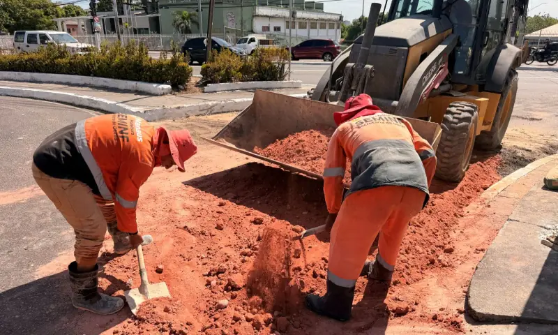 Prefeitura avança em obra emergencial para recuperar galeria subterrânea no cruzamento da Constantino Nery e Darcy Vargas