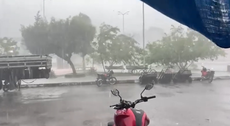 Dia de calor extremo termina com tempestade de granizo e ventania no interior do Amazonas; veja vídeo