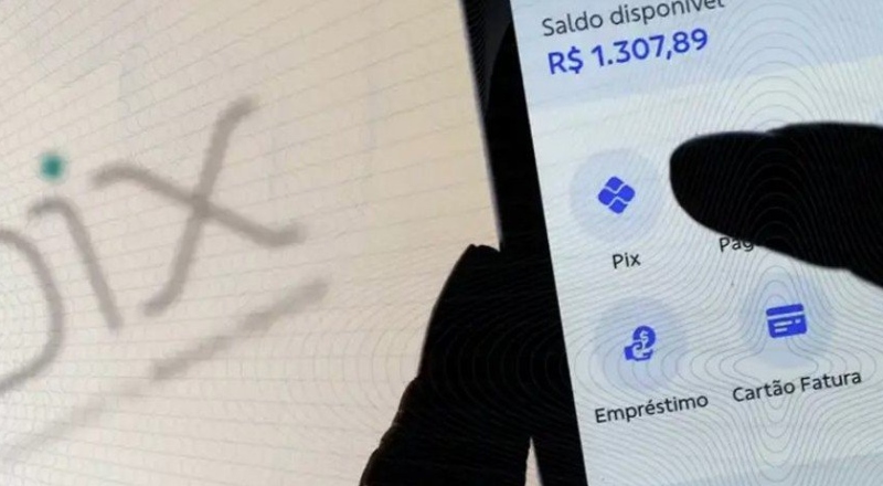 Jovem de 21 anos é detida ao tentar aplicar golpe do falso Pix pela segunda vez em brechó na Zona Norte