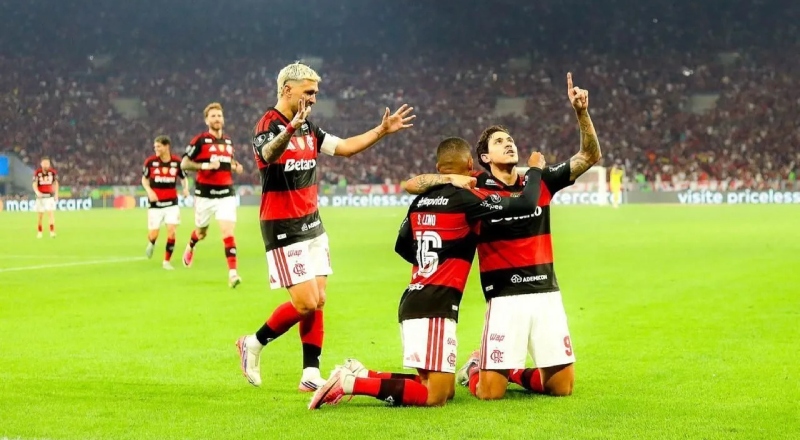 Chuva de golaços: Com placar de 2×1 , Flamengo elimina o Cruzeiro e avança na Libertadores, veja resumo do jogo