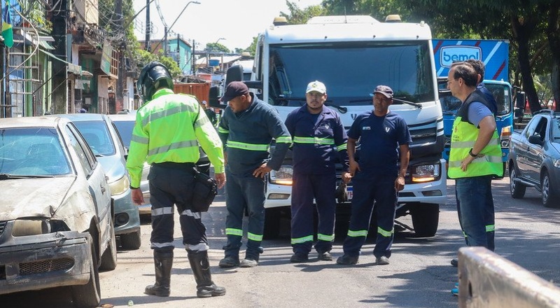 Prefeitura de Manaus remove 145 veículos abandonados durante a operação “Sucata”