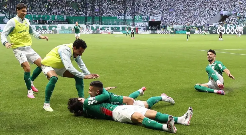 ‘Anotou a placa?’ Palmeiras não toma conhecimento do Vasco, goleia por 4 a 1 e se mantém na liderança do Brasileirão