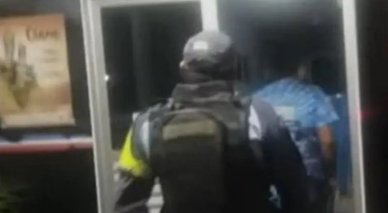 Tensão no interior: Polícia invade imóvel, salva idosa e rende suspeito após momentos de terror
