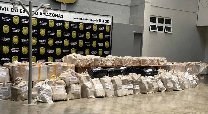 Carga pesada: PM apreende cerca de 2,5 toneladas de entorpecentes no Tarumã e prende dois homens