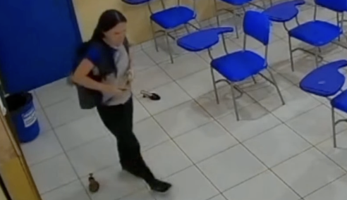 Imagens fortes: veja momento que professora é esfaqueada por aluna dentro de sala de aula
