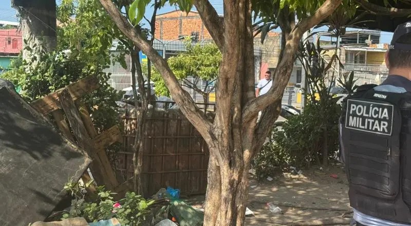 Corpo de mulher é enrolado em lona e desovado na Compensa; veja