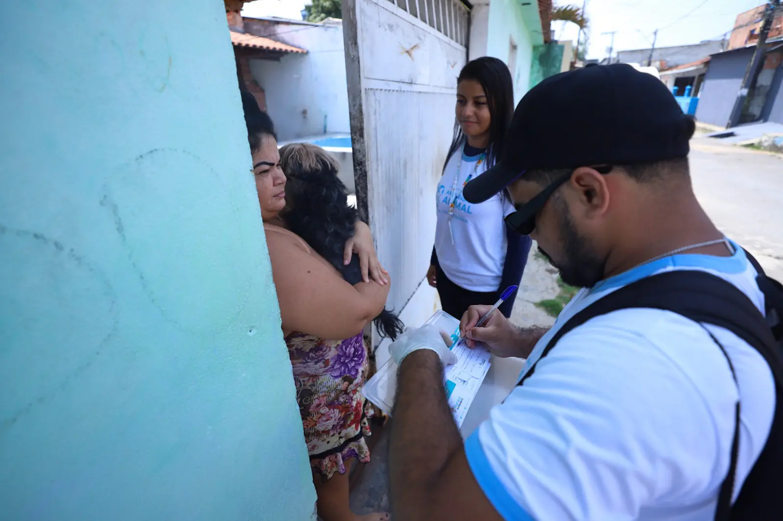 Equipes de vacinação antirrábica da prefeitura iniciam visitas nos bairros nesta quinta-feira