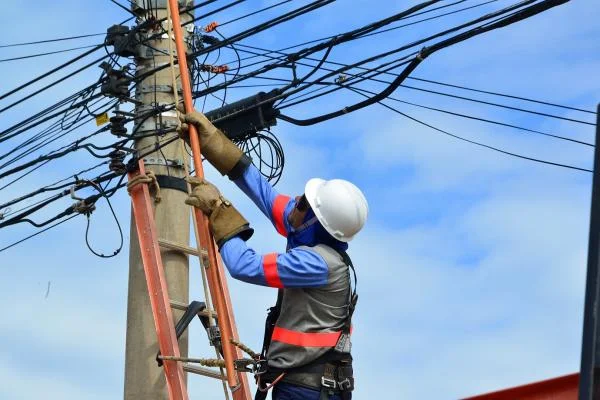 Moradores devem ficar atentos: veja os bairros de Manaus que terão energia desligada neste domingo