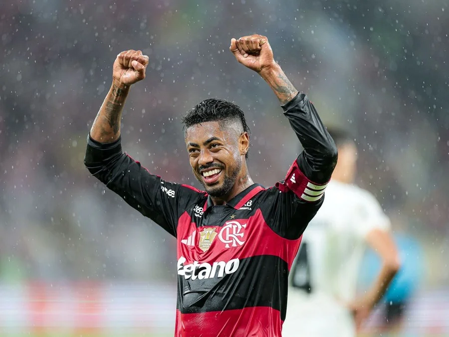 Flamengo vence o agora ameaçado Corinthians e retoma a liderança do Brasileirão