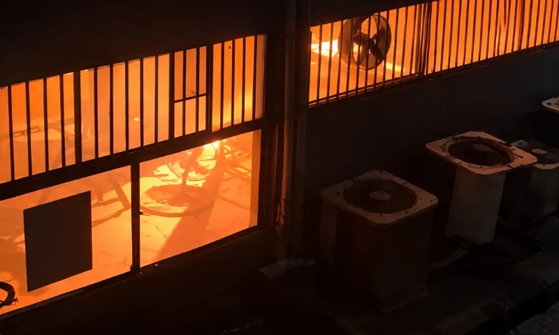 Incêndio provoca correria e deixa área da Universidade Nilton Lins sem energia em Manaus; veja vídeo