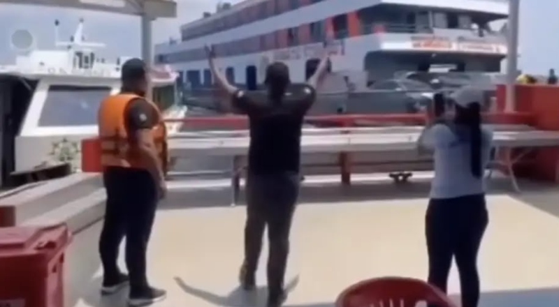 Embarcação atinge lancha no Terminal Ajato e deixa local sem prestar assistência, em Manaus; veja vídeo