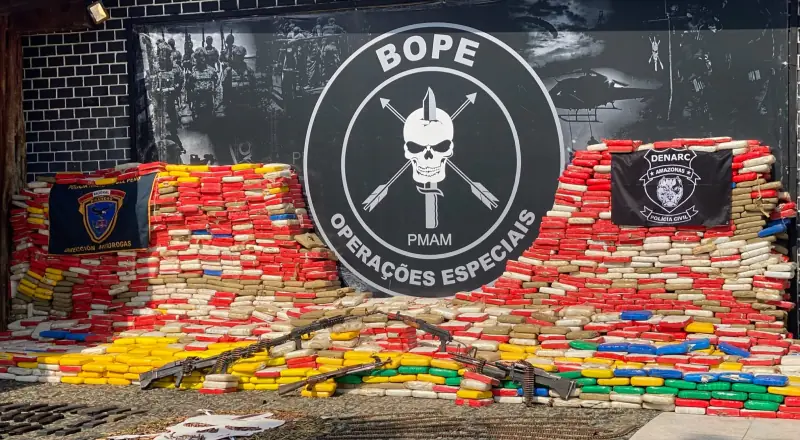Operação apreende mais de 4 toneladas de drogas, armas e lancha blindada no interior do Amazonas