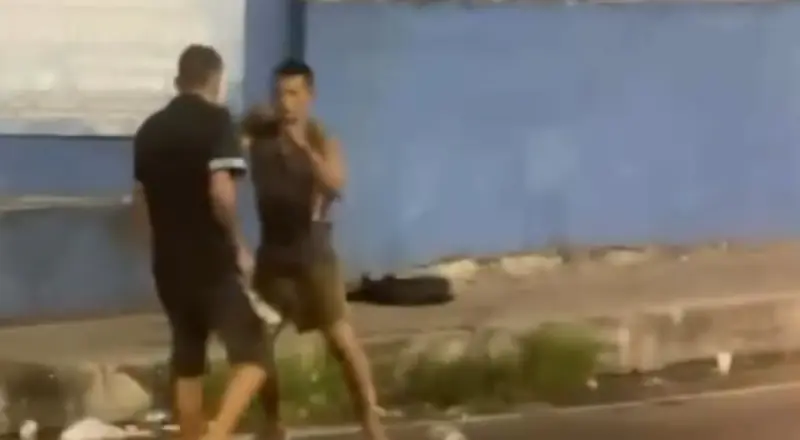 'UFC na Zona Leste': Homens saem na porrada na bola do produtor